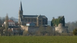 Vue d'ensemble des ruines dégagées, sur lesquelles est installée l'église paroissiale du village à la fin du XIXème siècle.